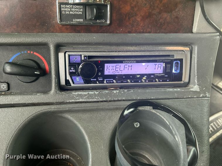 image for item DR4544 2007 Freightliner Columbia  semi truck