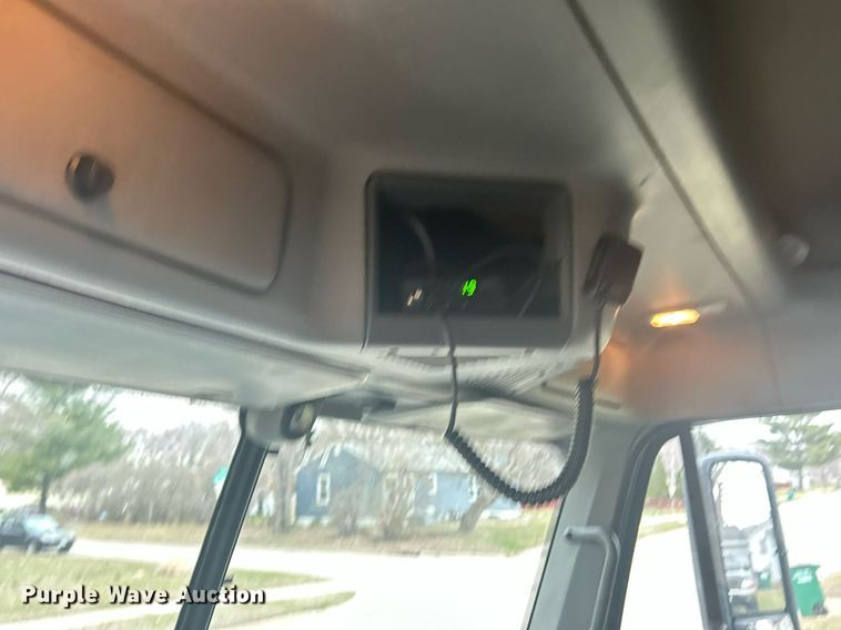 image for item DR4544 2007 Freightliner Columbia  semi truck