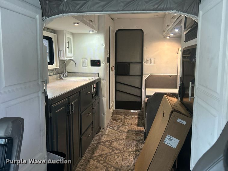 image for item DR4544 2007 Freightliner Columbia  semi truck