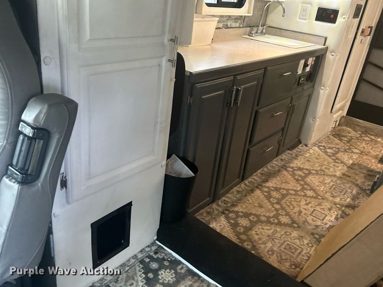 image for item DR4544 2007 Freightliner Columbia  semi truck