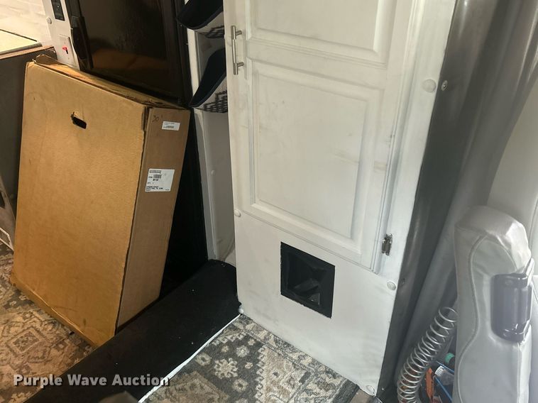 image for item DR4544 2007 Freightliner Columbia  semi truck