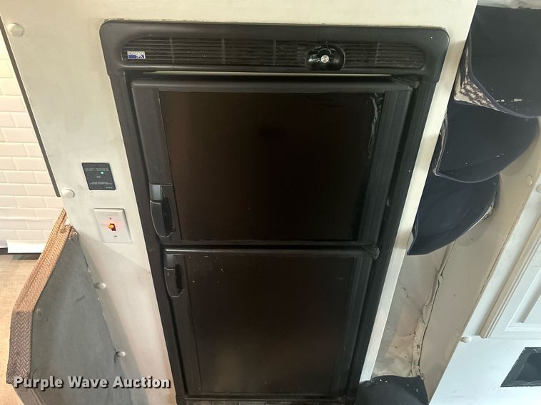 image for item DR4544 2007 Freightliner Columbia  semi truck