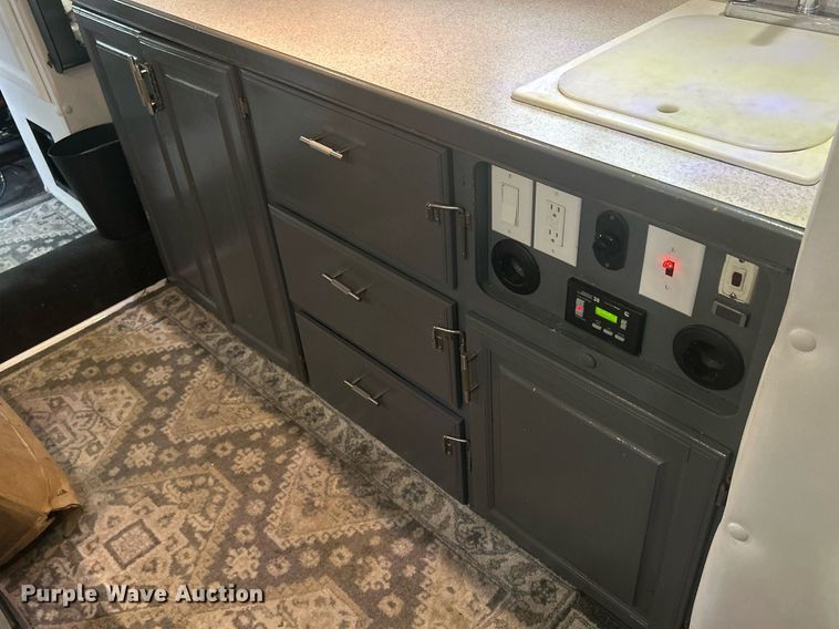 image for item DR4544 2007 Freightliner Columbia  semi truck