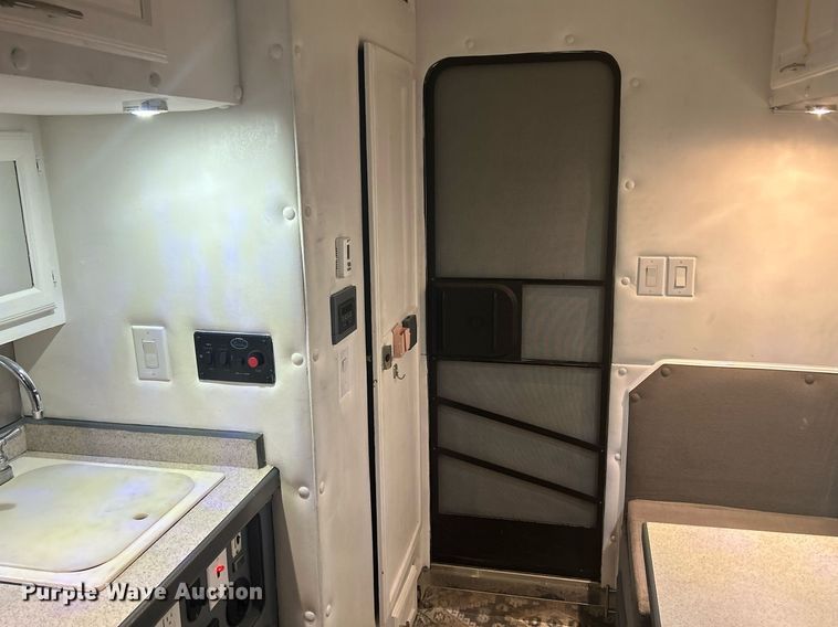 image for item DR4544 2007 Freightliner Columbia  semi truck