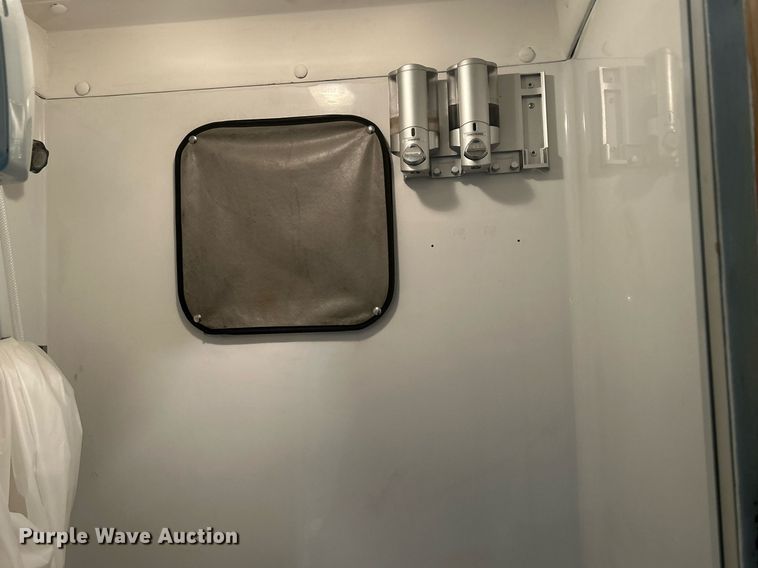 image for item DR4544 2007 Freightliner Columbia  semi truck