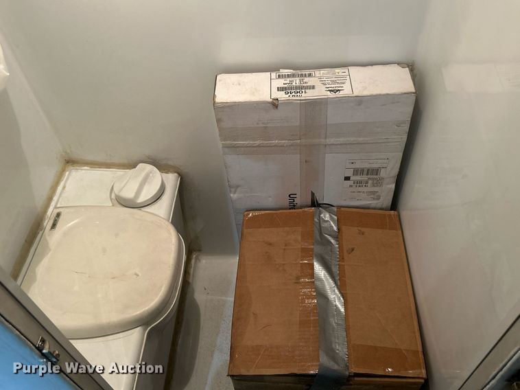 image for item DR4544 2007 Freightliner Columbia  semi truck