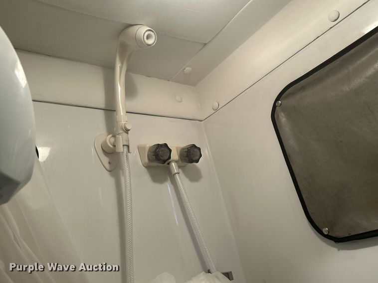 image for item DR4544 2007 Freightliner Columbia  semi truck