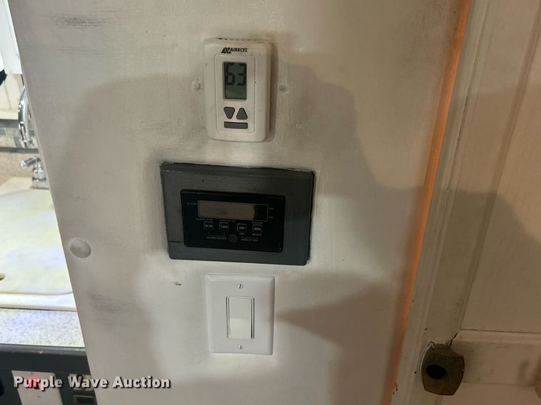 image for item DR4544 2007 Freightliner Columbia  semi truck