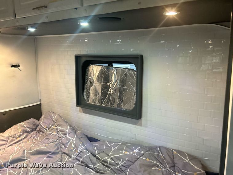 image for item DR4544 2007 Freightliner Columbia  semi truck