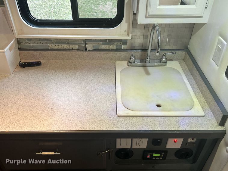 image for item DR4544 2007 Freightliner Columbia  semi truck