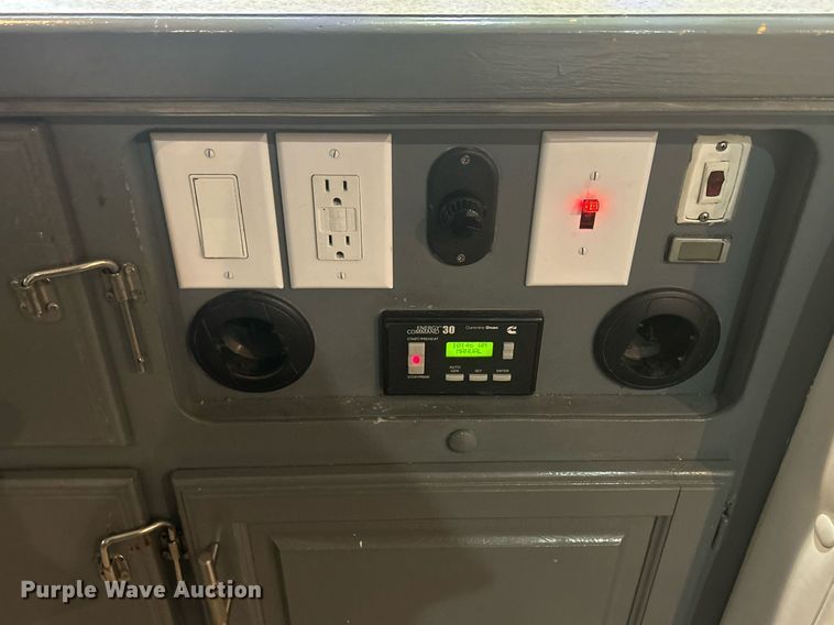 image for item DR4544 2007 Freightliner Columbia  semi truck