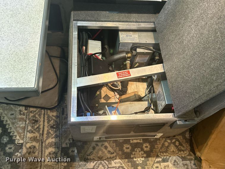 image for item DR4544 2007 Freightliner Columbia  semi truck