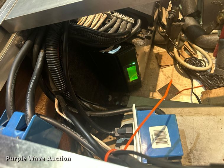 image for item DR4544 2007 Freightliner Columbia  semi truck