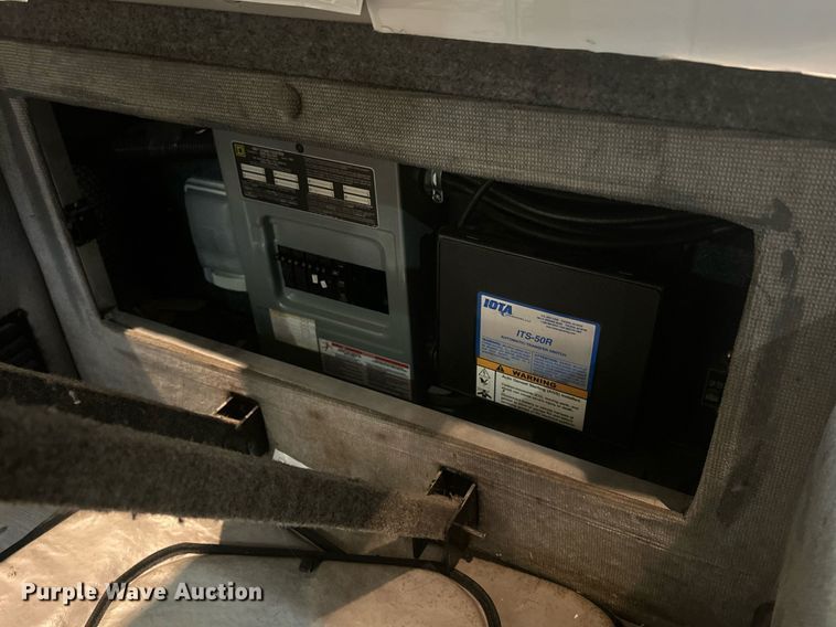 image for item DR4544 2007 Freightliner Columbia  semi truck