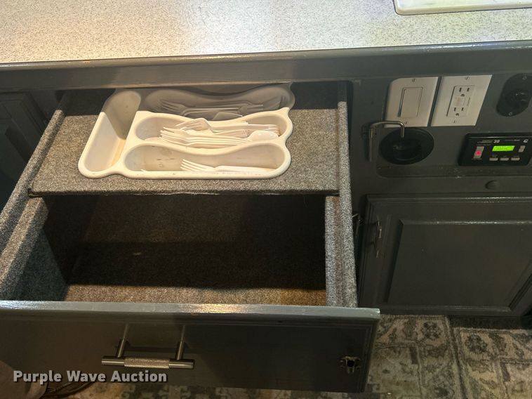 image for item DR4544 2007 Freightliner Columbia  semi truck