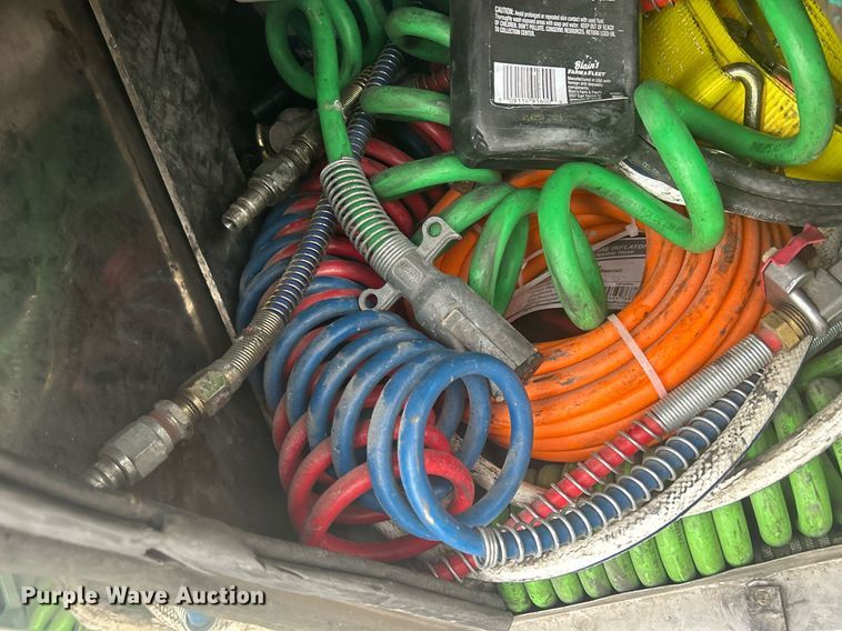 image for item DR4544 2007 Freightliner Columbia  semi truck