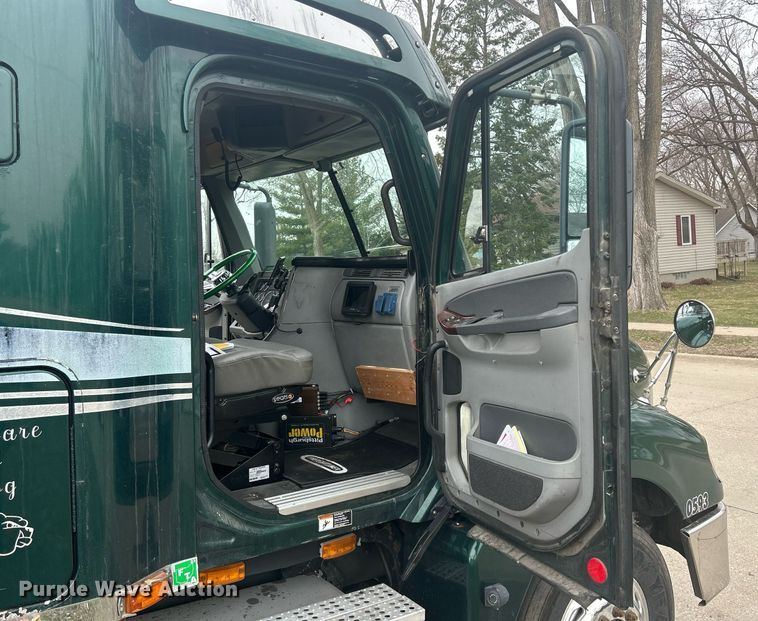 image for item DR4544 2007 Freightliner Columbia  semi truck