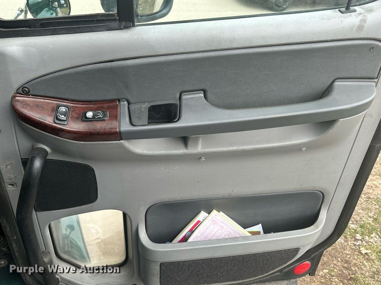 image for item DR4544 2007 Freightliner Columbia  semi truck