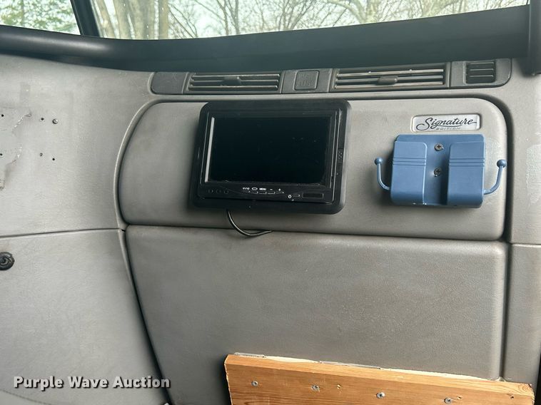 image for item DR4544 2007 Freightliner Columbia  semi truck