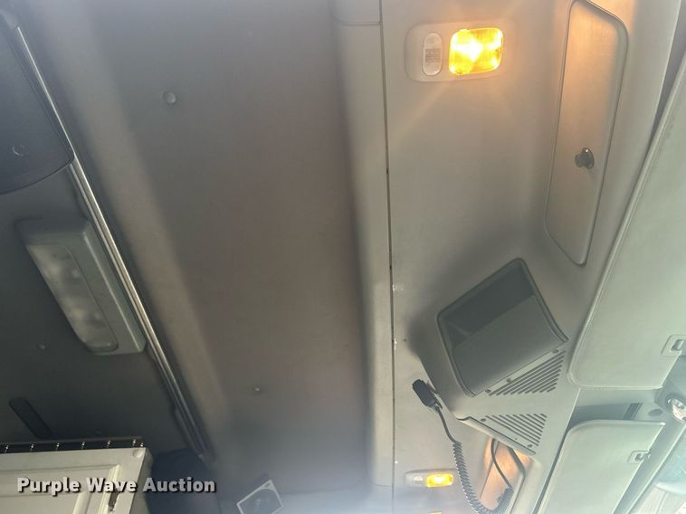 image for item DR4544 2007 Freightliner Columbia  semi truck