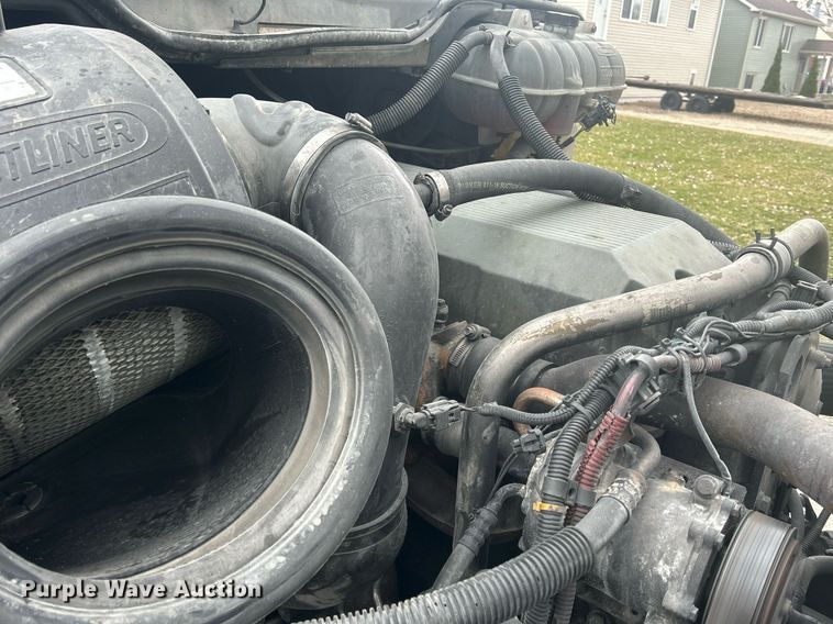 image for item DR4544 2007 Freightliner Columbia  semi truck