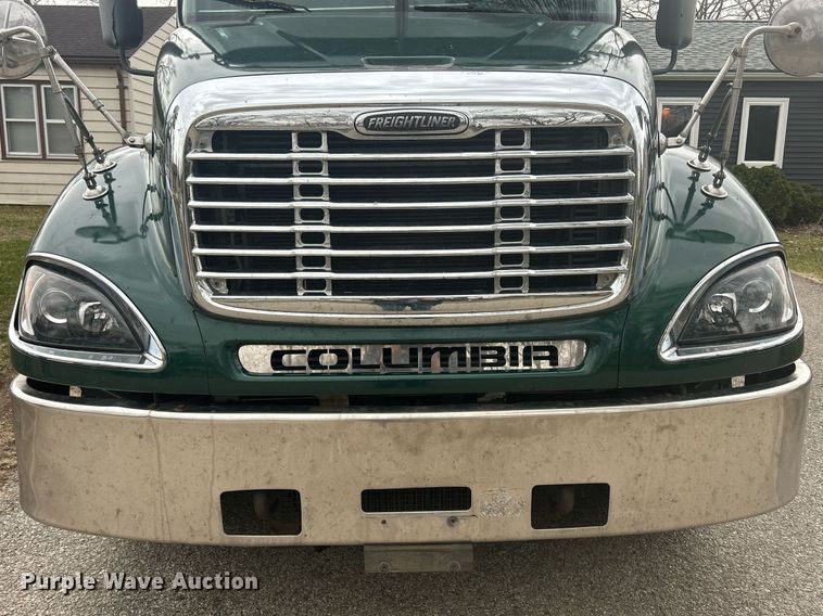 image for item DR4544 2007 Freightliner Columbia  semi truck