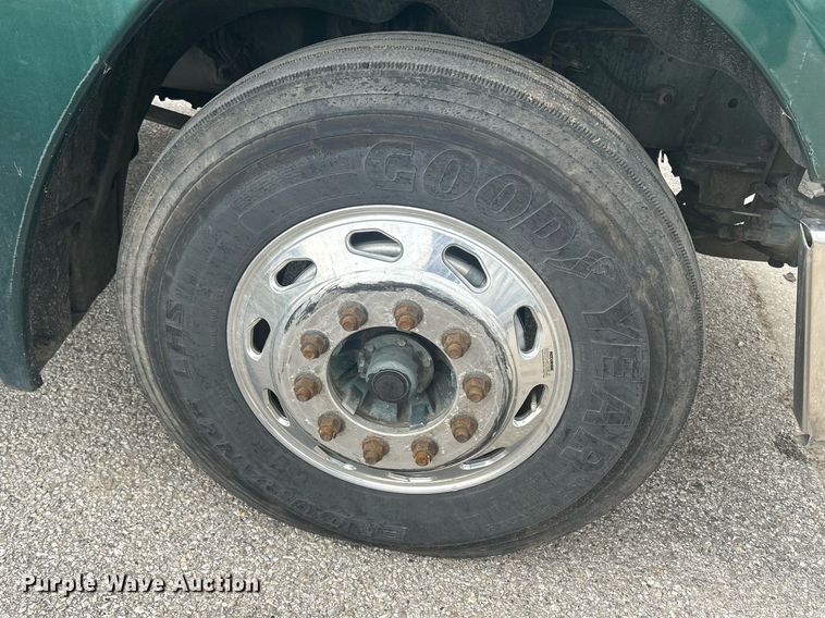 image for item DR4544 2007 Freightliner Columbia  semi truck