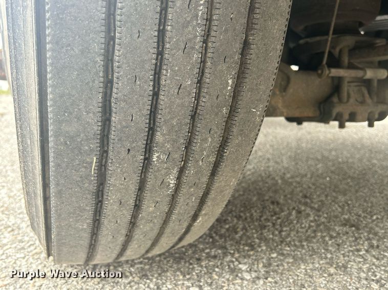 image for item DR4544 2007 Freightliner Columbia  semi truck