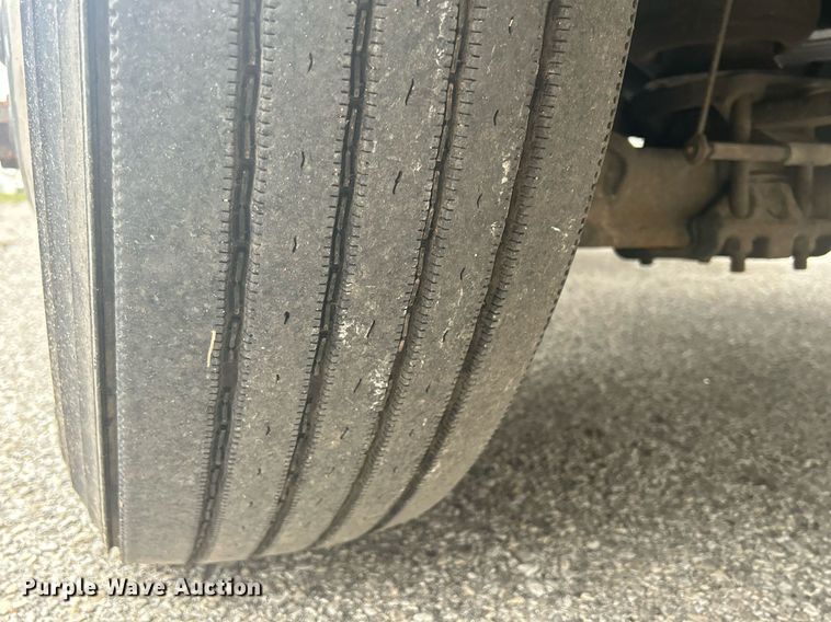 image for item DR4544 2007 Freightliner Columbia  semi truck