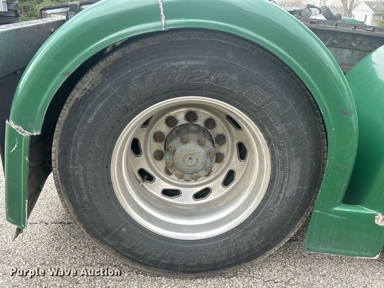 image for item DR4544 2007 Freightliner Columbia  semi truck