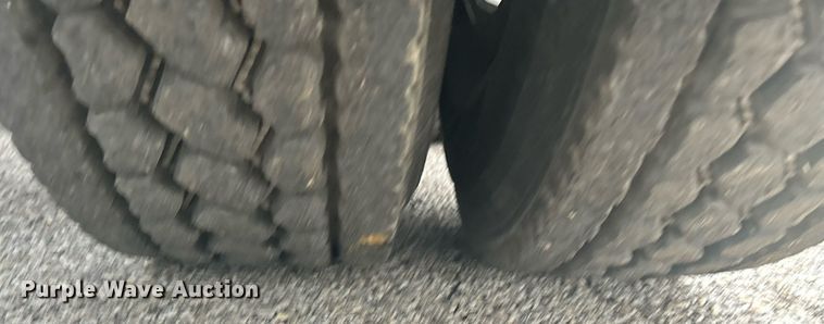 image for item DR4544 2007 Freightliner Columbia  semi truck