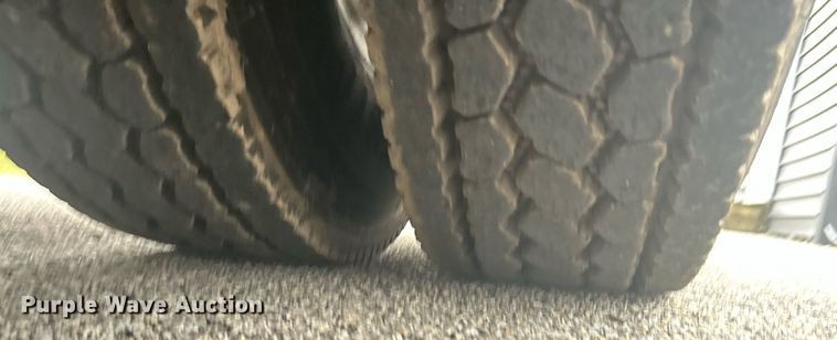 image for item DR4544 2007 Freightliner Columbia  semi truck