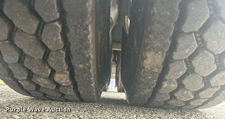 image for item DR4544 2007 Freightliner Columbia  semi truck