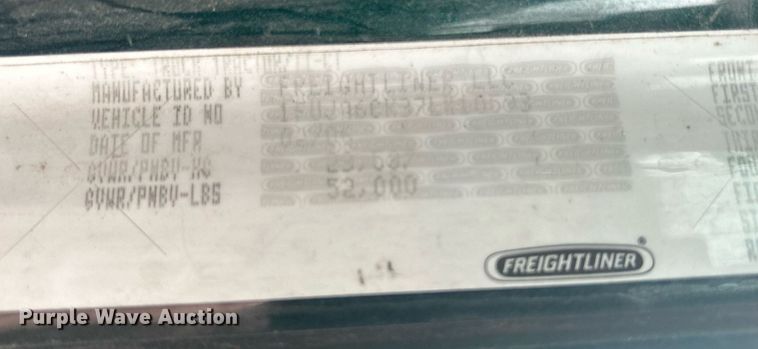 image for item DR4544 2007 Freightliner Columbia  semi truck