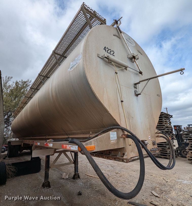 image for item DR6846 2006 Pinson  feed delivery trailer