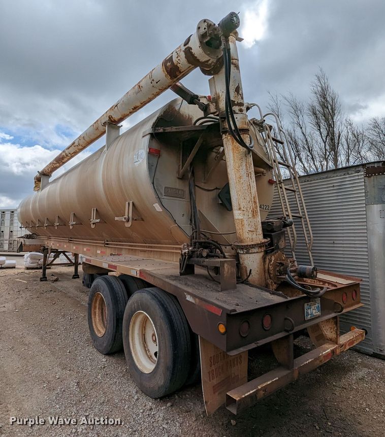 image for item DR6846 2006 Pinson  feed delivery trailer