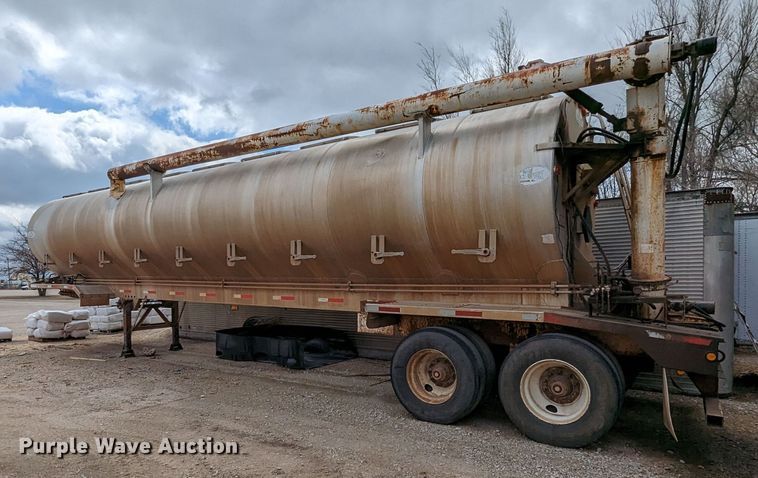 image for item DR6846 2006 Pinson  feed delivery trailer