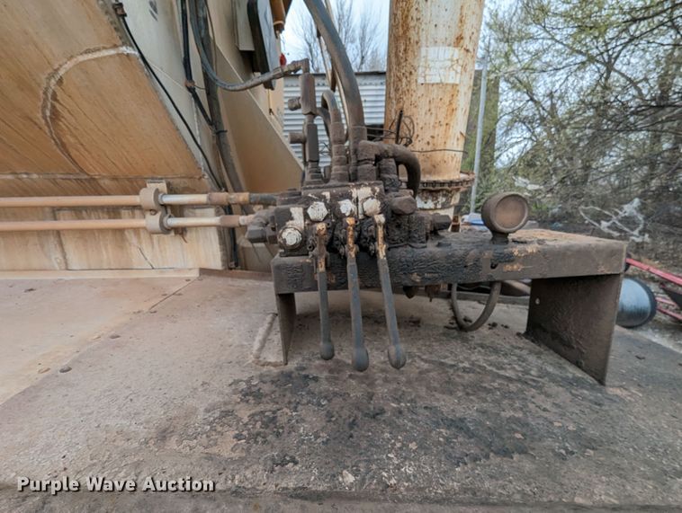 image for item DR6846 2006 Pinson  feed delivery trailer