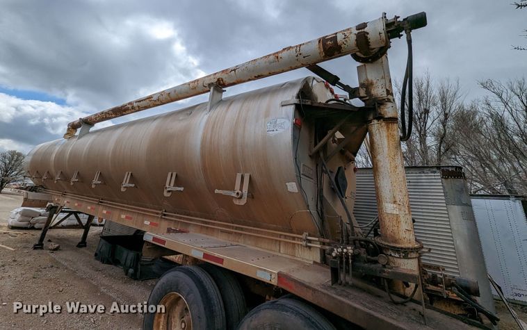 image for item DR6846 2006 Pinson  feed delivery trailer