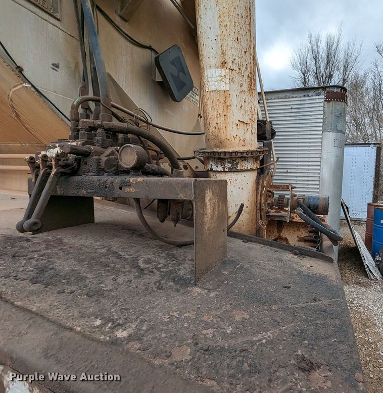 image for item DR6846 2006 Pinson  feed delivery trailer