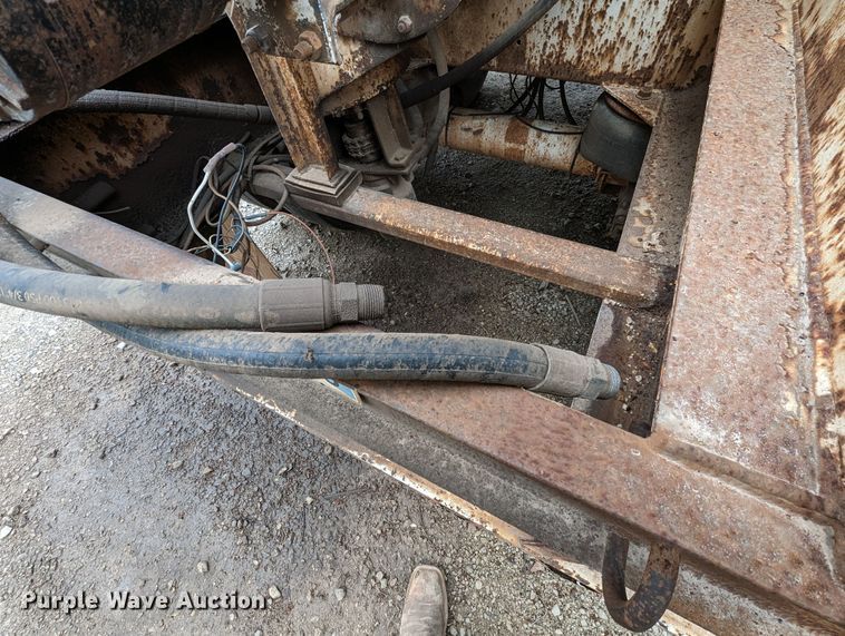 image for item DR6846 2006 Pinson  feed delivery trailer