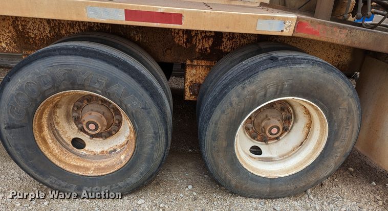 image for item DR6846 2006 Pinson  feed delivery trailer