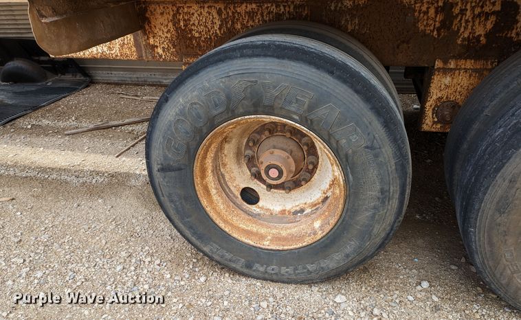 image for item DR6846 2006 Pinson  feed delivery trailer