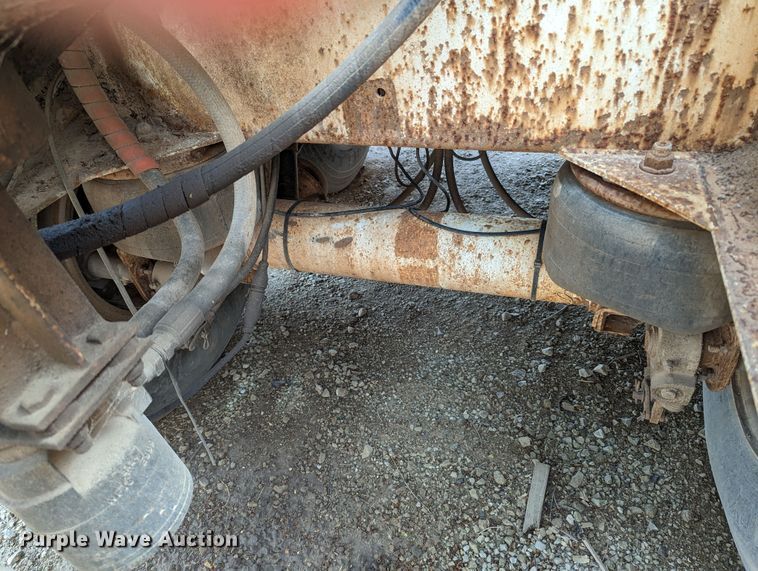 image for item DR6846 2006 Pinson  feed delivery trailer