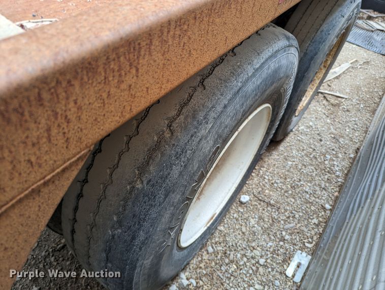 image for item DR6846 2006 Pinson  feed delivery trailer