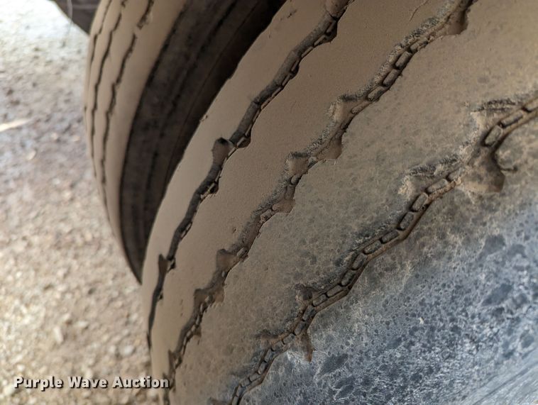 image for item DR6846 2006 Pinson  feed delivery trailer