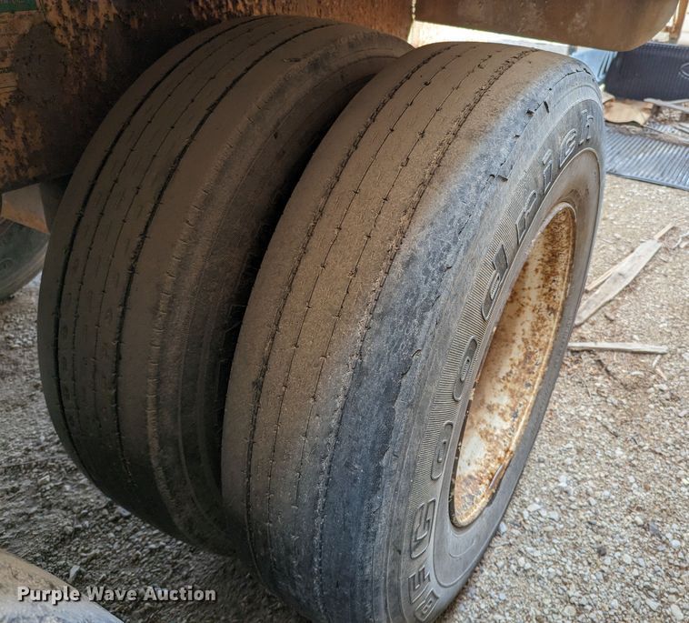 image for item DR6846 2006 Pinson  feed delivery trailer