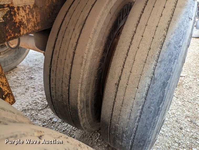 image for item DR6846 2006 Pinson  feed delivery trailer