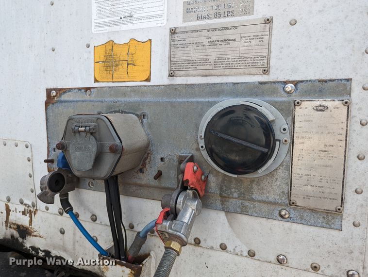 image for item DR6858 2005 Strick  dry van trailer