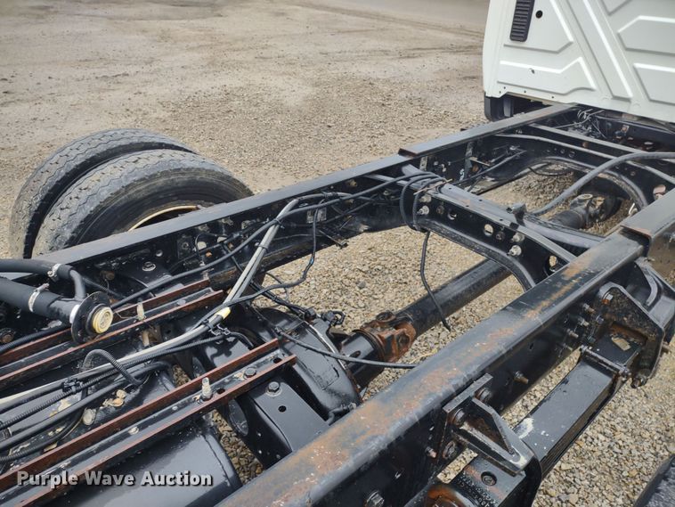 image for item DR8270 2014 International TerraStar  truck cab and chassis